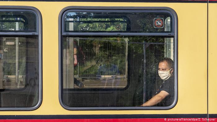 Operator Transportasi Berlin Himbau Pengguna Tidak Pakai Deodoran Saat Naik Transportasi Umum